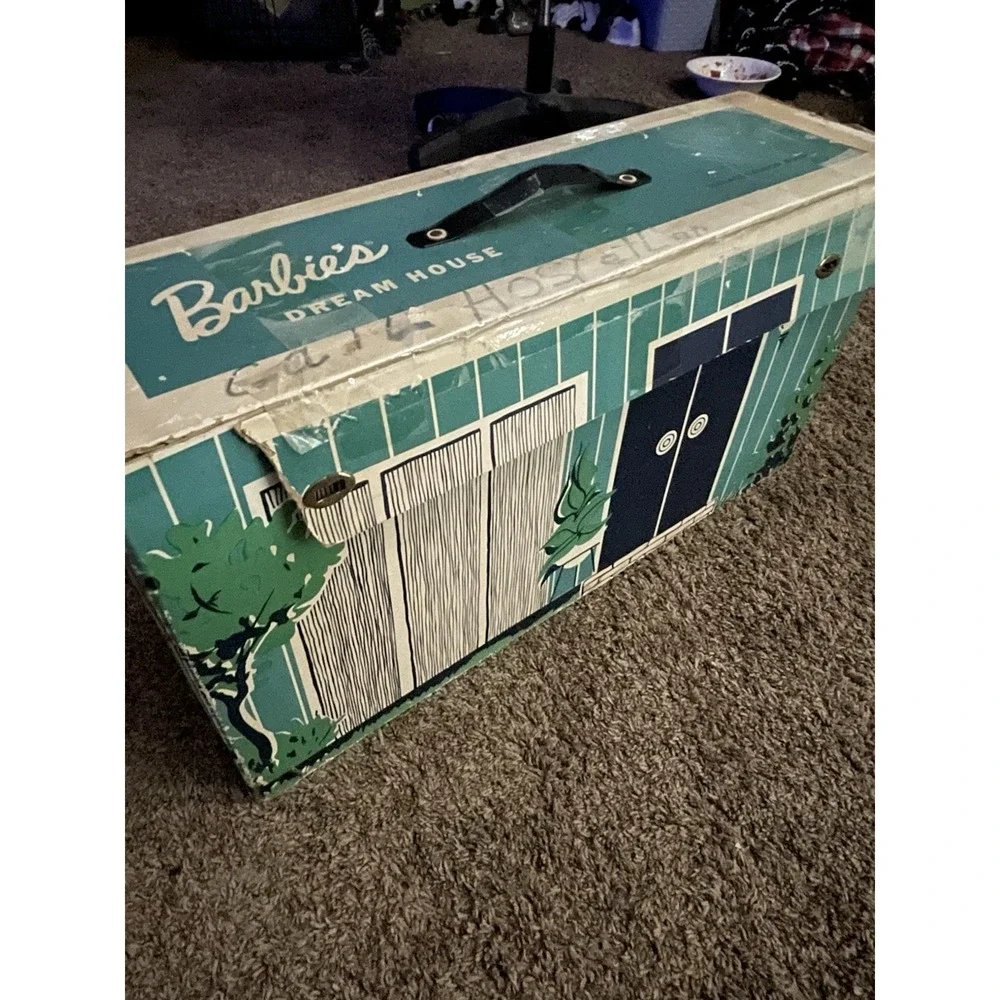 1962 Mattel Barbie Dream House With Furniture / Vinyls/ Pennant/ Photo- Fold‎ Up